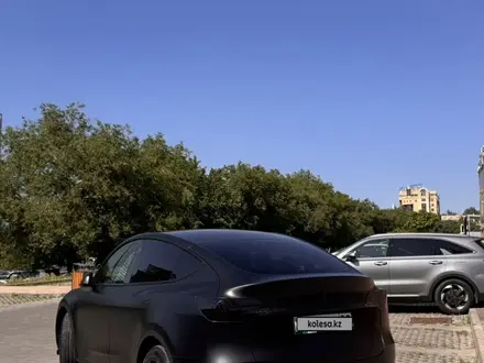 Tesla Model Y 2022 года за 16 100 000 тг. в Алматы – фото 5