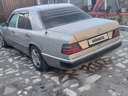 Mercedes-Benz E 200 1992 года за 1 850 000 тг. в Кентау – фото 16