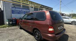 Kia Carnival 1998 года за 1 500 000 тг. в Алматы – фото 3