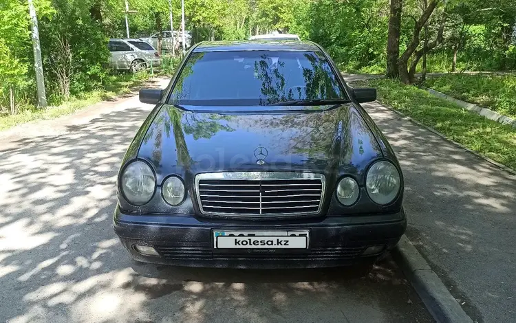Mercedes-Benz E 230 1997 года за 2 800 000 тг. в Алматы