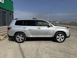 Toyota Highlander 2012 года за 11 400 000 тг. в Атырау – фото 2