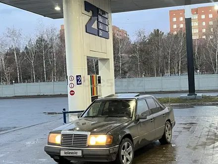 Mercedes-Benz E 300 1990 года за 1 600 000 тг. в Астана – фото 4