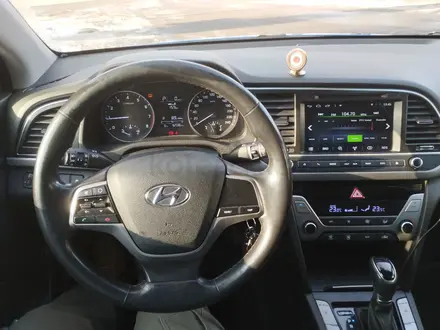 Hyundai Elantra 2018 года за 7 800 000 тг. в Алматы