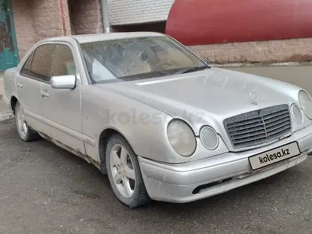 Mercedes-Benz E 200 1996 года за 1 400 000 тг. в Астана – фото 2