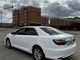 Toyota Camry 2015 года за 9 650 000 тг. в Актобе – фото 3