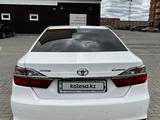 Toyota Camry 2015 года за 9 650 000 тг. в Актобе – фото 4