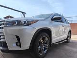 Toyota Highlander 2017 года за 13 700 000 тг. в Алматы