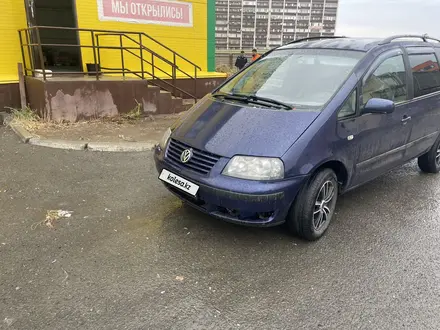 Volkswagen Sharan 2001 года за 3 500 000 тг. в Атырау