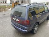 Volkswagen Sharan 2001 года за 2 500 000 тг. в Атырау – фото 4