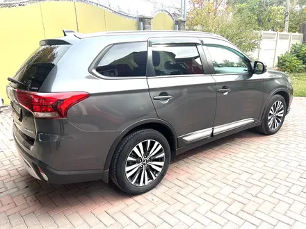 Mitsubishi Outlander 2019 года за 10 500 000 тг. в Алматы – фото 2