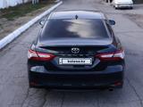 Toyota Camry 2018 года за 13 000 000 тг. в Тараз – фото 2