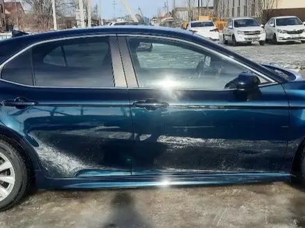 Toyota Camry 2021 года за 12 000 000 тг. в Уральск – фото 4