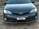 Toyota Camry 2013 года за 5 200 000 тг. в Уральск – фото 2