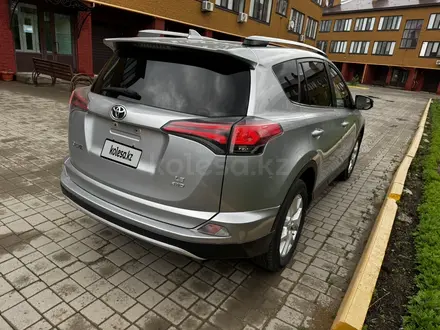 Toyota RAV4 2018 года за 8 800 000 тг. в Астана – фото 2
