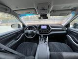 Toyota Highlander 2022 годаүшін22 500 000 тг. в Актау – фото 3
