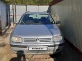 Volkswagen Golf 2001 годаүшін2 700 000 тг. в Уральск