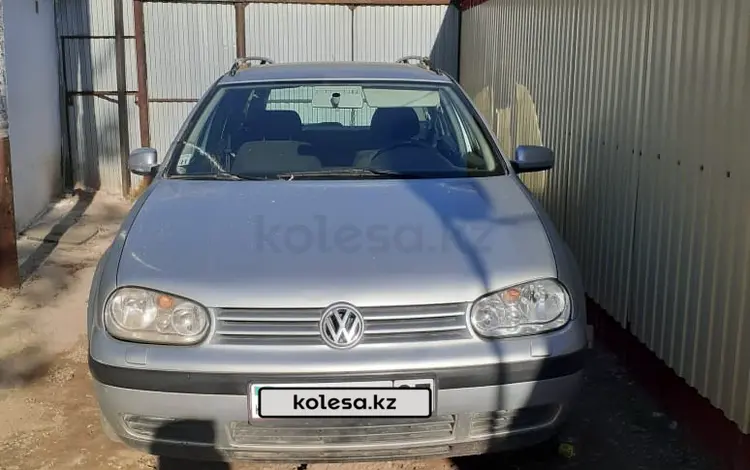 Volkswagen Golf 2001 годаүшін2 500 000 тг. в Уральск