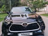 Toyota Highlander 2023 года за 26 900 000 тг. в Алматы
