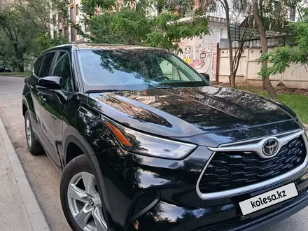 Toyota Highlander 2023 года за 26 900 000 тг. в Алматы – фото 2