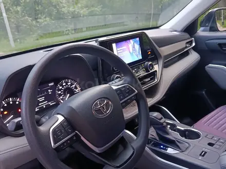 Toyota Highlander 2023 года за 26 900 000 тг. в Алматы – фото 9