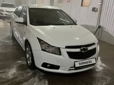 Chevrolet Cruze 2011 года за 2 500 000 тг. в Актобе – фото 9