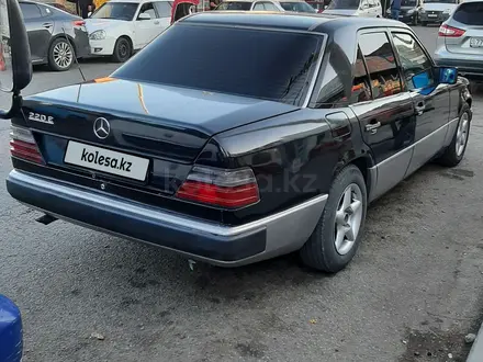 Mercedes-Benz E 220 1993 года за 2 400 000 тг. в Талдыкорган – фото 28
