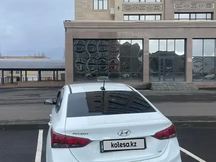 Hyundai Accent 2018 года за 7 300 000 тг. в Усть-Каменогорск – фото 4