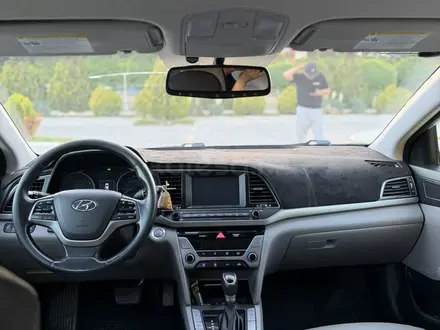 Hyundai Elantra 2017 года за 4 900 000 тг. в Актау – фото 12