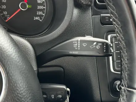 Volkswagen Polo 2017 года за 6 300 000 тг. в Атырау – фото 17