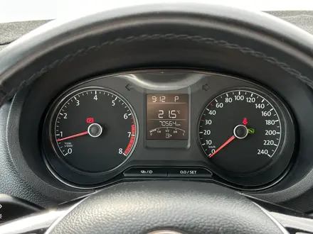 Volkswagen Polo 2017 года за 6 300 000 тг. в Атырау – фото 18