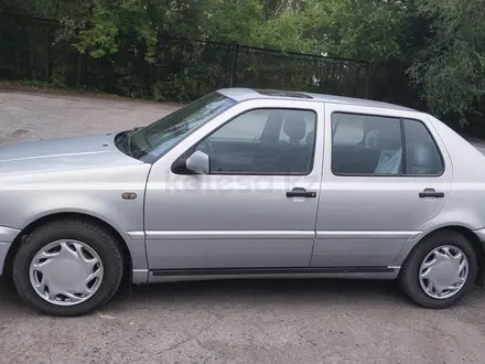 Volkswagen Vento 1995 года за 2 300 000 тг. в Караганда – фото 3