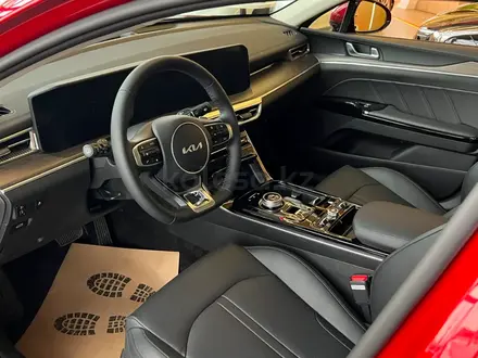 Kia K5 Luxe 2026 года за 14 290 000 тг. в Караганда – фото 10