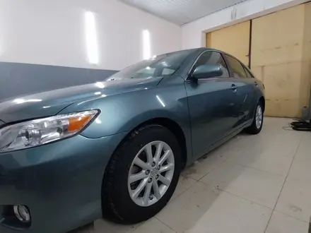 Toyota Camry 2010 года за 5 500 000 тг. в Жанаозен – фото 2