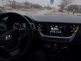 Hyundai Accent 2018 годаүшін7 100 000 тг. в Жанаозен – фото 2