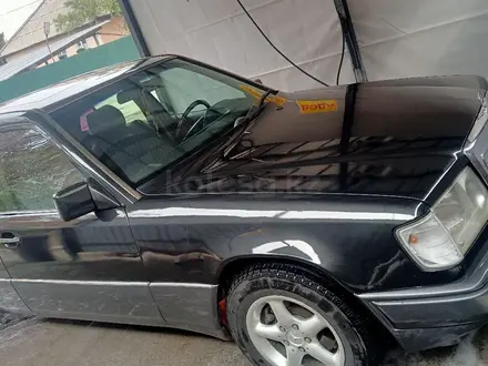 Mercedes-Benz E 200 1993 года за 2 000 000 тг. в Сарканд