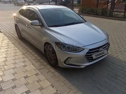 Hyundai Elantra 2018 года за 6 000 000 тг. в Актау