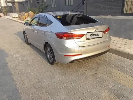 Hyundai Elantra 2018 года за 6 000 000 тг. в Актау – фото 4