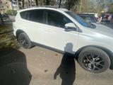 Toyota RAV4 2018 года за 12 100 000 тг. в Усть-Каменогорск – фото 4