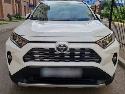 Toyota RAV4 2021 года за 16 499 000 тг. в Астана – фото 2