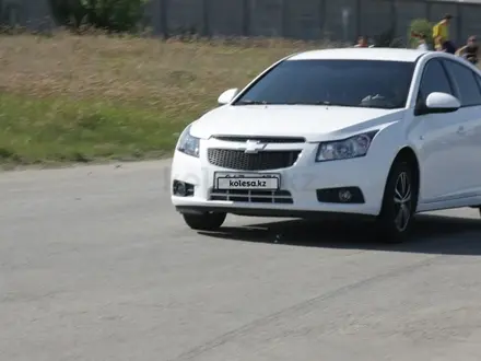 Chevrolet Cruze 2013 года за 3 300 000 тг. в Семей – фото 5