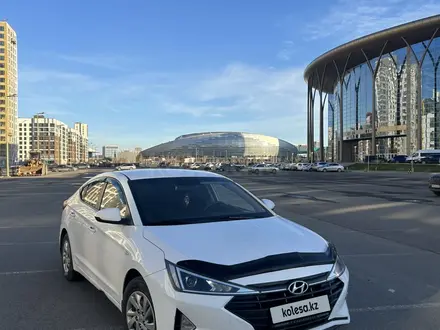 Hyundai Elantra 2019 года за 7 200 000 тг. в Астана – фото 2