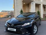 Toyota Camry 2021 года за 13 600 000 тг. в Караганда – фото 2