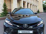 Toyota Camry 2021 года за 13 600 000 тг. в Караганда – фото 3