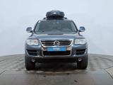 Volkswagen Touareg 2007 года за 7 090 000 тг. в Астана – фото 2