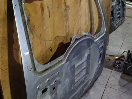 Крышка багажника паджеро 4 за 60 000 тг. в Алматы – фото 3