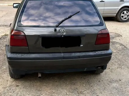 Volkswagen Golf 1993 года за 1 200 000 тг. в Байконыр – фото 3