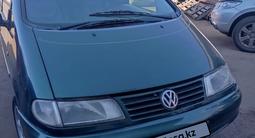 Volkswagen Sharan 1998 годаүшін1 500 000 тг. в Петропавловск