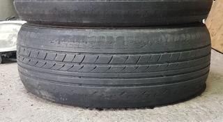Резина 2-шт 215/60 r16 Dunlop за 12 000 тг. в Алматы