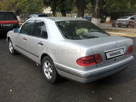 Mercedes-Benz E 230 1996 года за 2 500 000 тг. в Тараз – фото 4