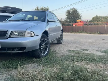 Audi A4 1998 года за 500 000 тг. в Уральск